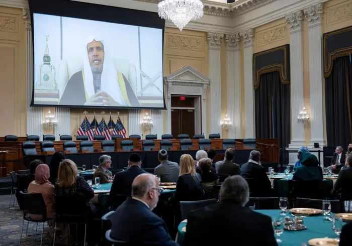La Liga del Mundo Islámico reúne a representantes de religiones y a responsables políticos durante la primera cena de iftar del Ramadán en el Congreso estadounidense