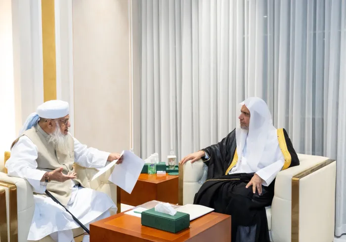 El Secretario General, Presidente de la Comisión de Ulemas, Sheij Mohammed Alissa, recibió al Presidente de la Universidad Darul Uloom en la India, el sheij Khalil Rahman Sajjad Nomani Al-Nadwi.