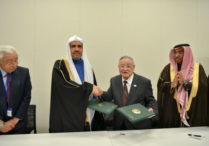 The Muslim World League "exclusively" supervises the handling and preparation activities of HALAL food in Japan