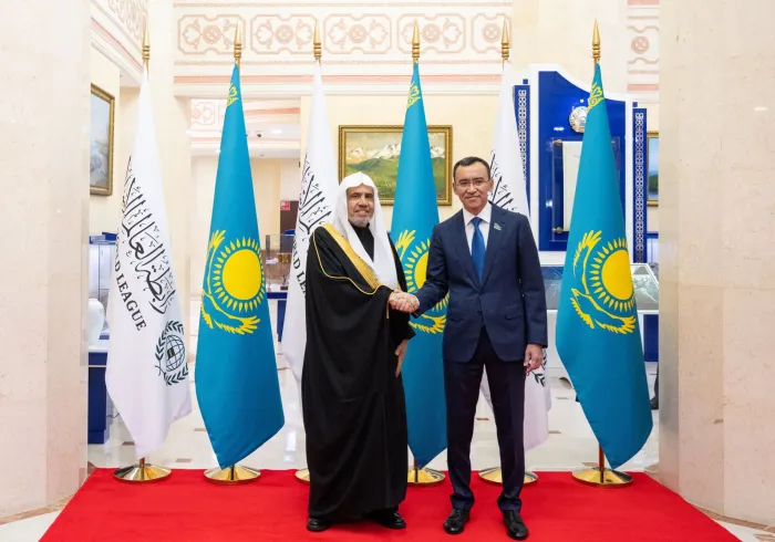 Parlemen Kazakhstan, menyambut Yang Mulia Sekretaris Jenderal LMD, Ketua Organisasi Ulama Muslim, Syekh Dr. Mohammed Alissa , di gedungnya di ibu kota "Astana"