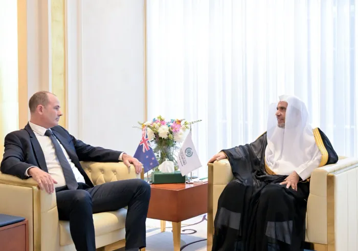 استقبلَ معالي الأمين العام، رئيسُ هيئة علماء المسلمين، فضيلةُ الشيخ د. محمد العيسى، في مكتبِه بالرياض، سعادةَ سفير نيوزيلندا لدى المملكة العربية السعودية، السيد تشارلز كينغستون.