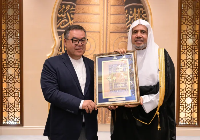 el Sheij Mohammed Al-Issa, recibió en La Meca al Dr. Firdavs Firdonovich Abdukhalikov, Presidente del Centro de la civilización islámica dependiente del Consejo de ministros de la República de Uzbekistán, acompañado de su delegación.