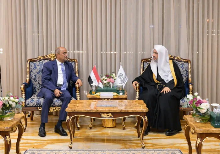 استقبل معالي الأمين العام، رئيس هيئة علماء المسلمين، فضيلة الشيخ د. ⁧‫محمد العيسى‬⁩‬⁩، في مكتبه بالرياض، دولة رئيس مجلس وزراء اليمن، السيد سالم بن صالح بن بريك