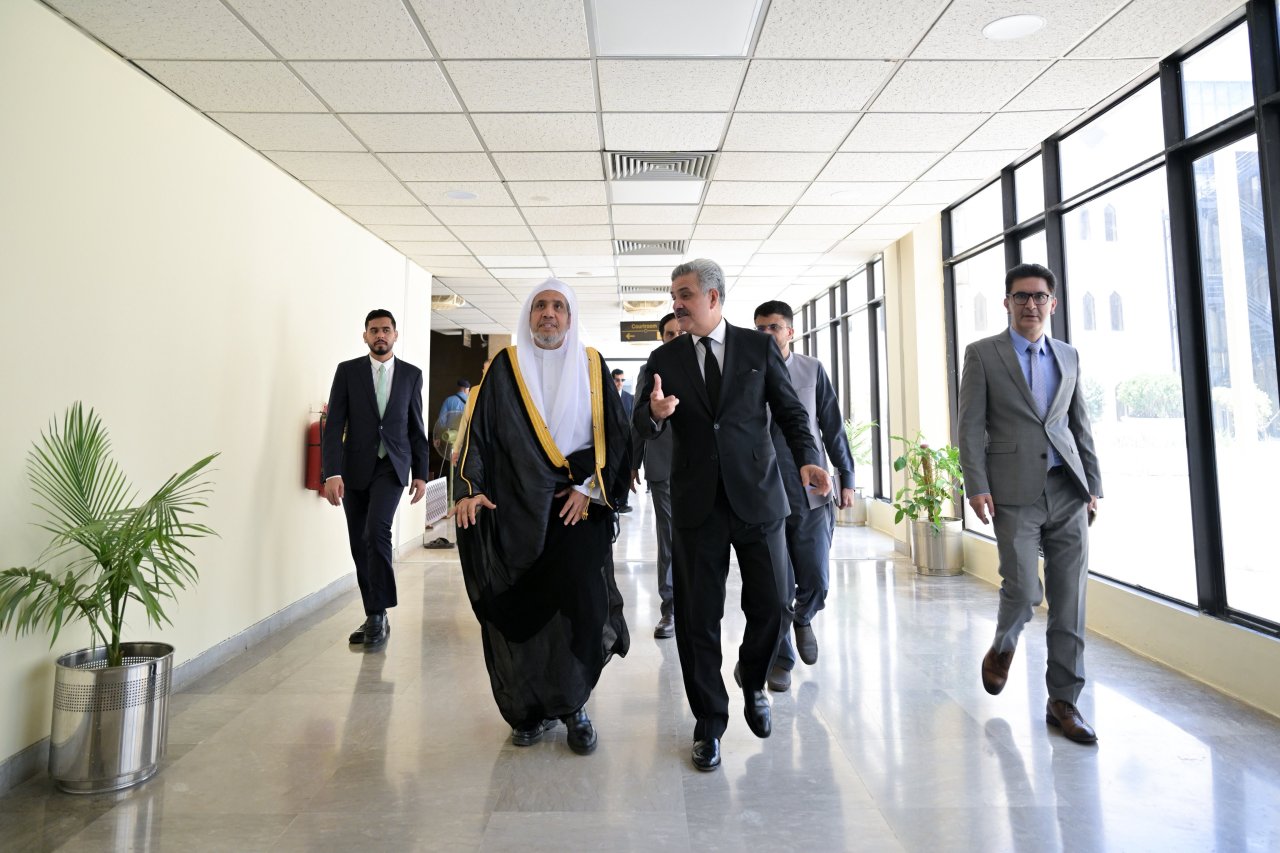 Le Président du Sénat et le Président de la Cour suprême du Pakistan reçoivent le Secrétaire général de la Ligue islamique mondiale.