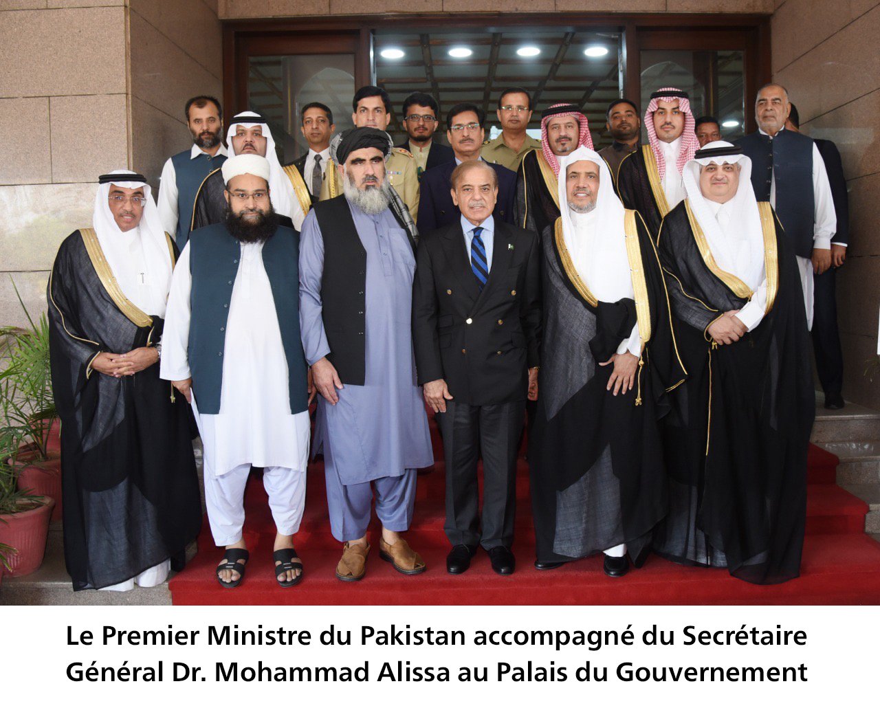 Ministre de la République islamique du Pakistan, M. Shahbaz Sharif, lorsqu’il a reçu  le Secrétaire général cheikh Mohammad Alissa à Islamabad.