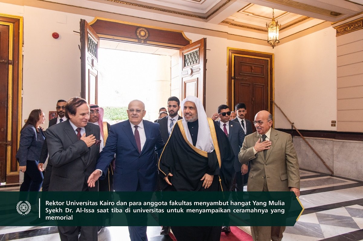 Acara yang dihadiri oleh sekitar tiga ribu syekh, dipimpin oleh Yang Mulia Mufti Mesir, para rektor universitas dan anggota fakultasnya, serta sejumlah besar mahasiswa, selain sekelompok pemikir dan diplomat: