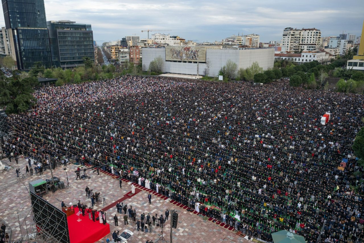 شناساندن دین اسلام، نمایاندن ارزش‌های متعالی و مهربانانه‌اش، و نهادینه‌سازی مفاهیم میانه‌روی و اعتدال