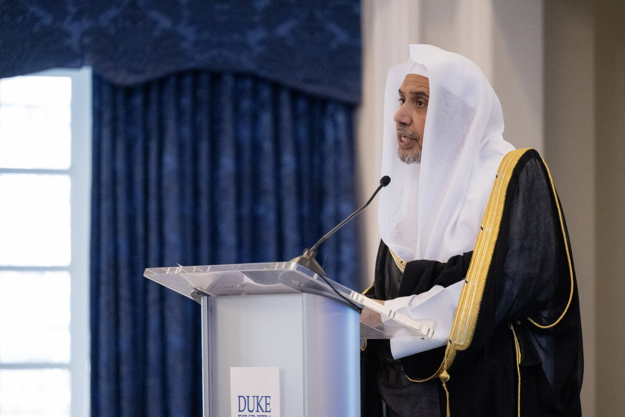 دیشب: دانشگاه معتبر و جهانی «دوک» (Duke University) در ایالات متحده، میزبان یک سخنرانی علمی از سوی جناب آقای دکتر شیخ محمد العيسى    ، دبیرکل سازمان همبستگی جهان اسلام و رئیس انجمن علمای مسلمان، با موضوع «تمدن اسلامی و سیر آن در علوم و ادبیات» بود