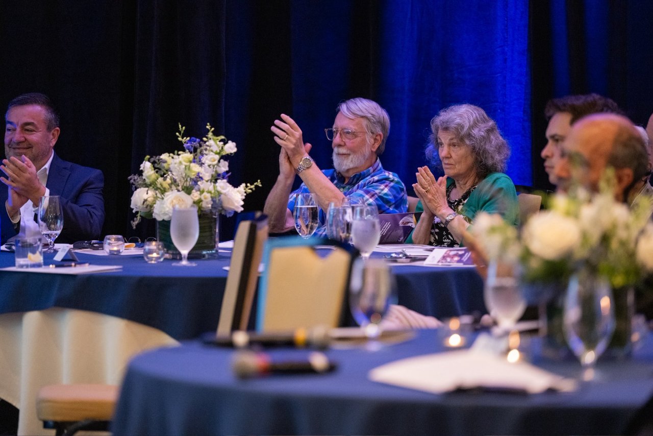 دیشب: دانشگاه معتبر و جهانی «دوک» (Duke University) در ایالات متحده، میزبان یک سخنرانی علمی از سوی جناب آقای دکتر شیخ محمد العيسى    ، دبیرکل سازمان همبستگی جهان اسلام و رئیس انجمن علمای مسلمان، با موضوع «تمدن اسلامی و سیر آن در علوم و ادبیات» بود