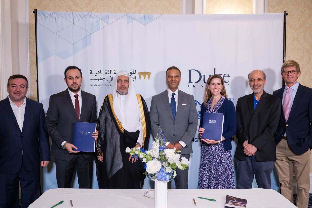 وشهِدَ معاليه -خلالَ الاستضافة- توقيعَ مذكّرة تفاهُم لتوسيع الشراكة بين &quot;المؤسسة الثقافية الإسلامية بجنيف&quot; و&quot;كلّية ديفنتي في جامعة ديوك&quot;، بهدف تعزيز مجالات التعاوُن والعمل بين المؤسستين العريقتين في المجالات ذات الاهتمام المُشترَك، وتفعيل دور القيادات الدينيّة والأكاديميّة لمعالجة القضايا المُلِحّة في مجتمعاتهم، ومِنْ ذلك: تعزيز الشراكة في مجالات حماية البيئة والتغيُّر المناخي. ‏جديرٌ بالذكر أن المؤسسةَ الثقافية الإسلامية بجنيف، هي مؤسسةٌ سويسريةٌ مستقلة ذات تموضعٍ أوروبيٍّ واسعٍ  ومتنوع العضوية من عدد من ا