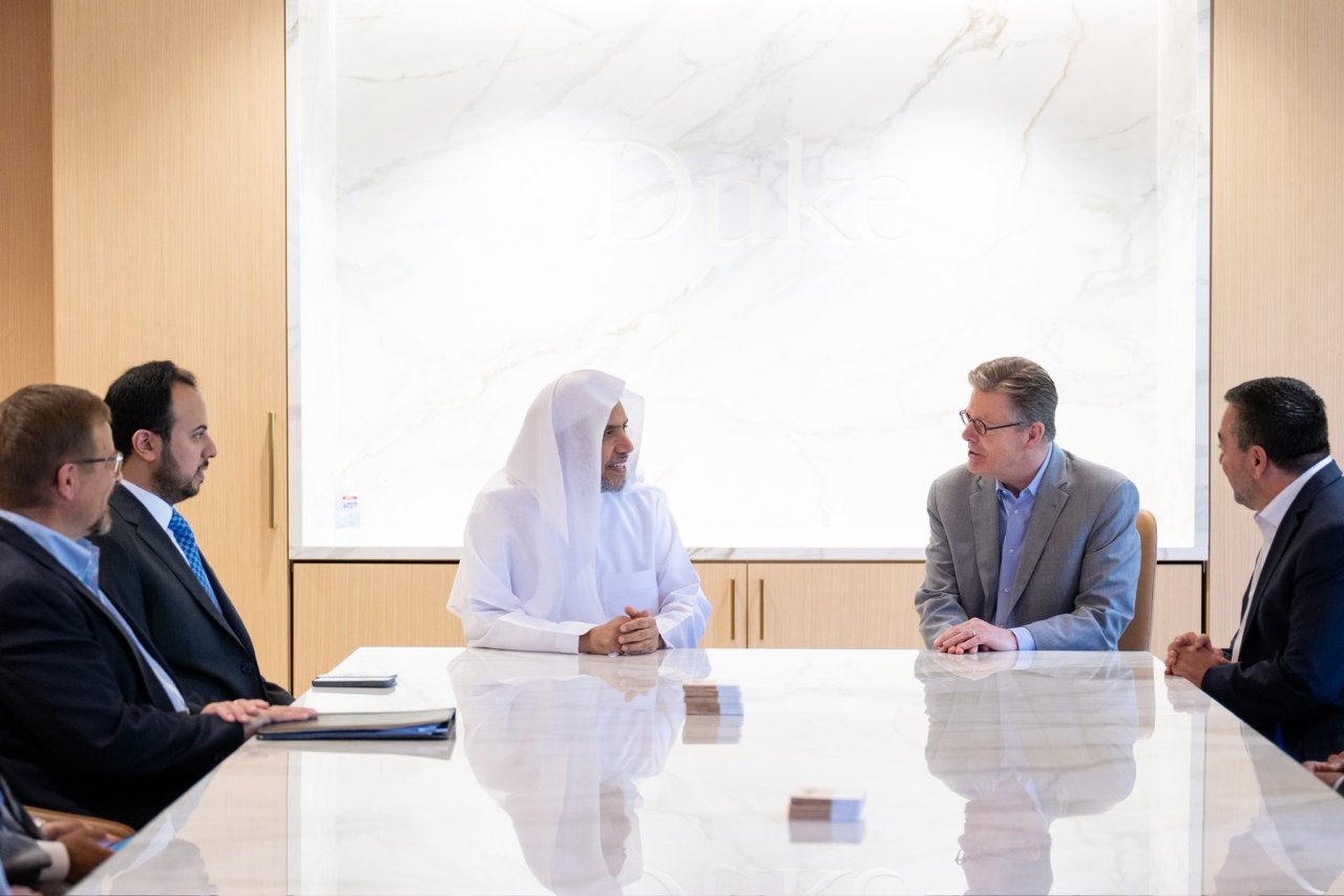 el Secretario general y Presidente de la Comisión de Ulemas, Sheij Mohammed Alissa, se reunió con el Presidente de la Universidad Americana Duke, el Dr. Vincent Price.