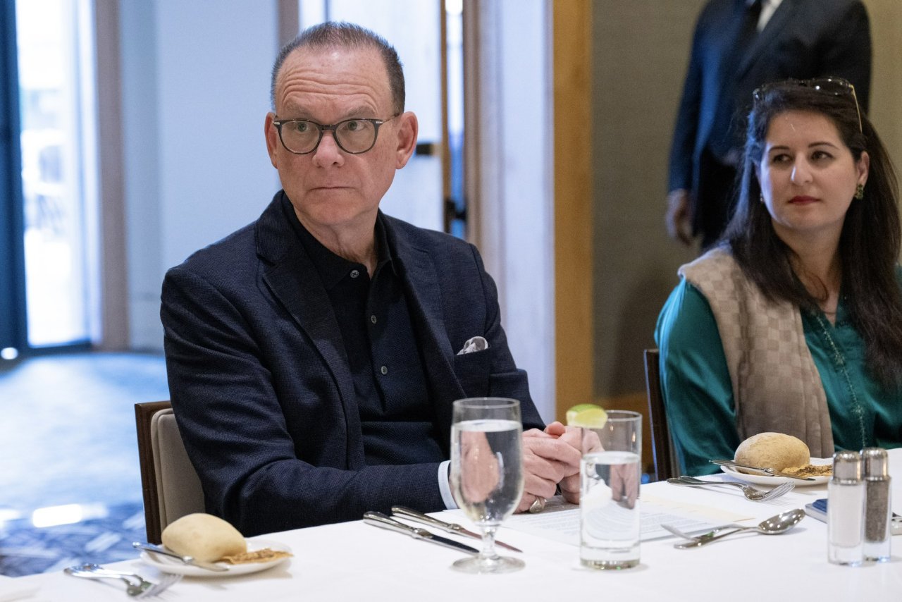 ‏تعدادی از کارآفرینان و مدیران اجرایی در سیلیکون‌وادی با جناب دبیرکل، رئیس انجمن علمای مسلمان، جناب آقای دکتر شیخ ⁧محمد العيسى⁩ ⁦در گفت‌وگویی گسترده دیدار کردند. ‏این دیدار شامل توضیحی درباره نظام اقتصادی در اسلام ، و بیان اهداف تشریعی آن مطابق با قواعد آن در عدالت و ارزش‌ها؛ به‌ویژه مشهورترین قاعده آن: «لا ضرر ولا ضرار / نه زیان‌رسانی و نه زیان‌دیدن متقابل، No harming or reciprocating harm» بود.