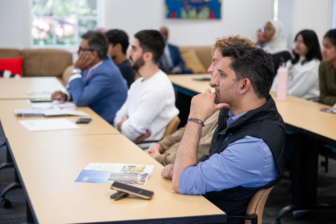 دانشگاه استنفورد آمریکا میزبان سخنرانی دبیرکل سازمان همبستگی جهان اسلام شد جمعی از استادان دانشگاه، دانشجویان و مدعوین در این برنامه حضور یافتند پیشنهاد شد که سخنرانی به کتابی تبدیل شود که از سوی دانشگاه منتشر گردد ۲۵ دانشجو پروژه‌های خود را درباره بندهای «سند مکه مکرمه» ارائه کردند