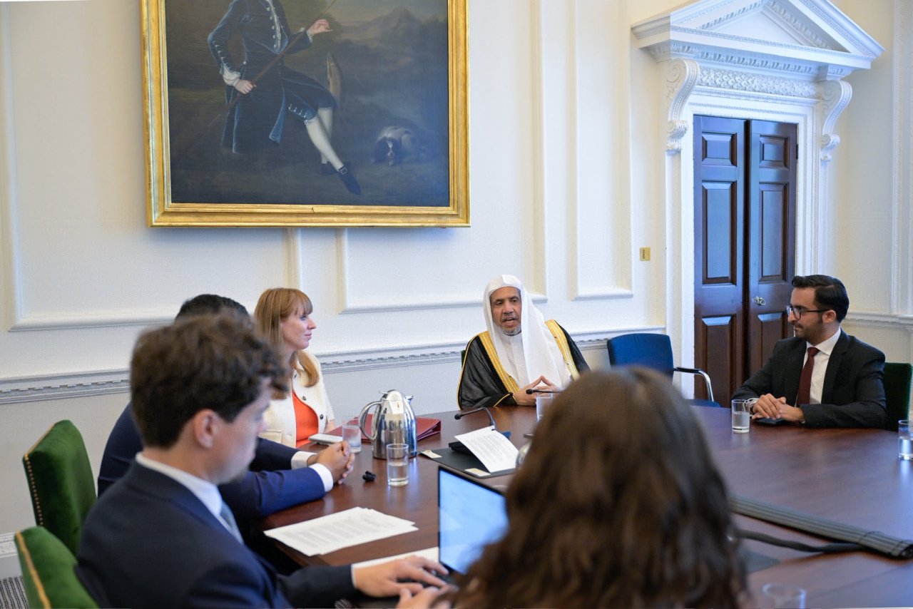 La viceprimera ministra del Reino Unido, la Sra. Angela Rayner, se reunió con el Sheij Mohammed Al-Issa