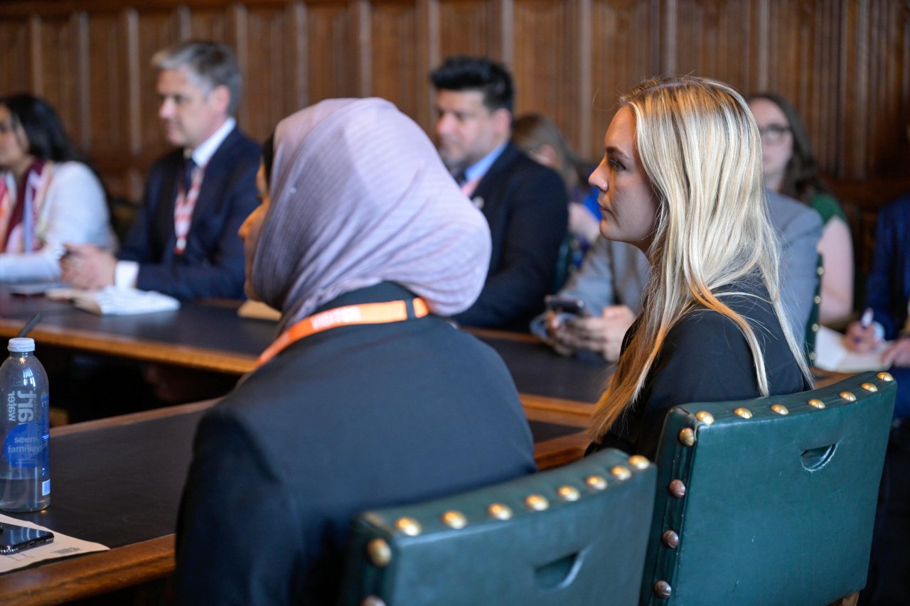 El presidente y los responsables del Parlamento británico rinden homenaje al Secretario General de la Liga del Mundo Islámico