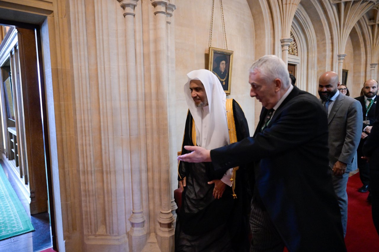 El presidente y los responsables del Parlamento británico rinden homenaje al Secretario General de la Liga del Mundo Islámico
