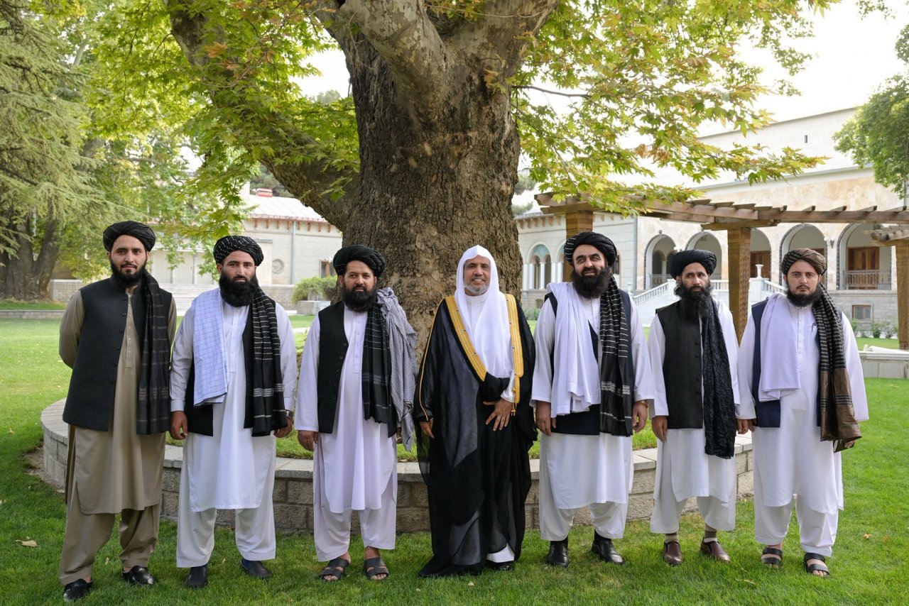 El Secretario general y Presidente de la Comisión de Ulemas, el Sheij Mohammed Alissa, se reunió con el ministro de Asuntos exteriores afgano, Amir Khan Mutaqqi, en la sede principal del Consejo de seguridad, ubicada en el Palacio de la Presidencia del Consejo de ministros.