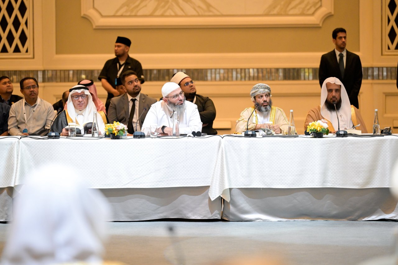 ‏&quot;من البرامج الفاعلة لأول ملتقىً من نوعه لفُقهاء الأُمّة، الذي نظَّمَه المجمع الفقهي الإسلامي، بالعاصمة الماليزيّة كوالالمبور&quot;:  ‏وضْع خطةٍ استراتيجيةٍ مُشتركةٍ تُوحِّد الجهودَ في مواجهة التحديات الفكرية والفقهية المُعاصِرة.  ‏ إعداد مناهجَ متجددةٍ قادرةٍ على تيسير العلوم الشرعية، بما يعين طلاب العِلم والعموم على استيعاب الأحكام الشرعية.