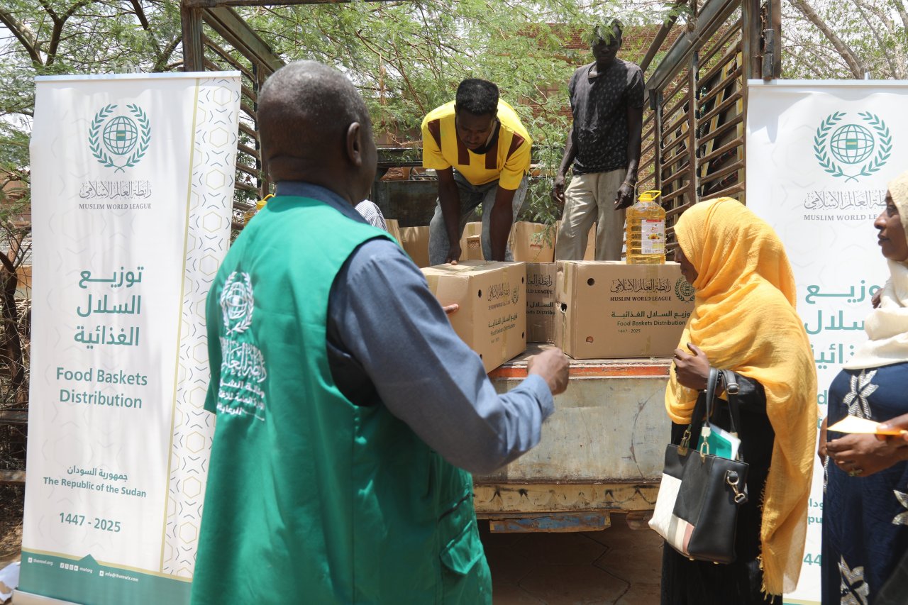 La oficina de la Liga del Mundo Islámico en la República de Sudán continúa con sus programas humanitarios y médicos, a pesar de todos los desafíos relacionados con la guerra, en coordinación directa con las autoridades competentes.