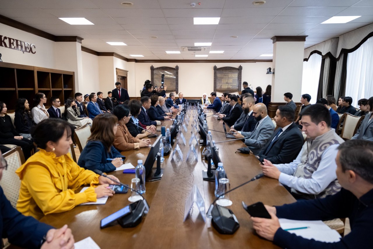 ‏الشيخ د.⁧‫محمد العيسى‬⁩ ‬⁩ يُحاضِرُ في جامعة أستانا الوطنية عن: &quot;التّحولات الفكرية المعاصرة&quot;