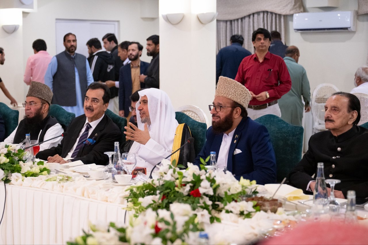 Los eminentes ulemas de la República Islámica de Pakistán ofrecieron una cena en honor del Secretario General de la Liga del Mundo Islámico, Presidente del Consejo de Ulemas, el Sheij Mohammed Alissa , con motivo de su visita a la capital, Islamabad. Un cierto número de altas personalidades ministeriales, parlamentarias y diplomáticas fueron invitadas a este evento.