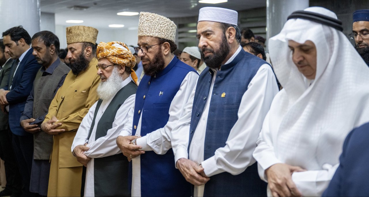 El Secretario General, Presidente del Consejo de Ulemas,el Sheij Mohammed Alissa, pronunció el sermón del viernes desde el minbar de la mezquita del Parlamento y del Senado de Pakistán,en presencia de sus miembros,de los gobernadores de algunas provincias