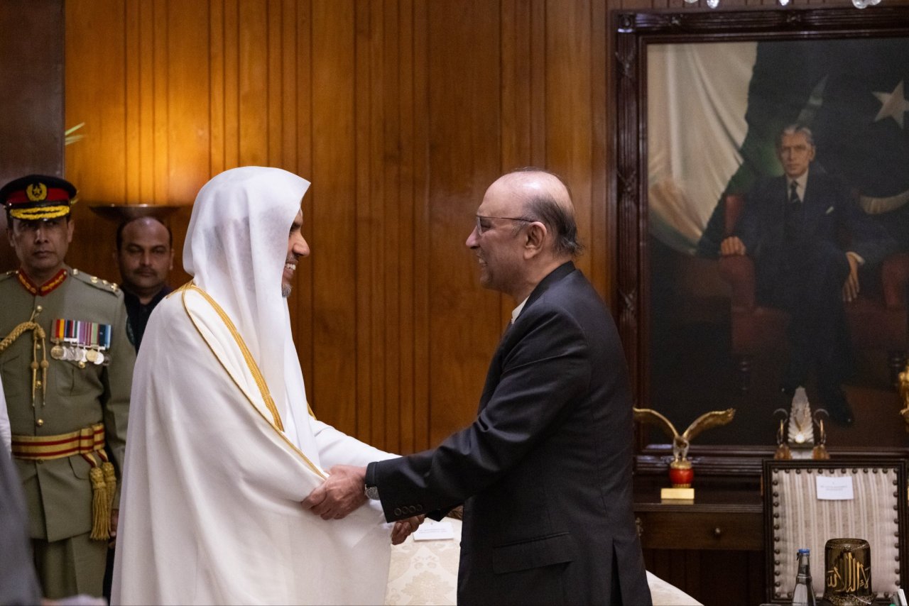 El Presidente de la República Islámica de Pakistán, el Sr. Asif Ali Zardari, recibió en el palacio presidencial de la capital Islamabad al Secretario General, Presidente del Consejo de Ulemas, el Sheij Mohammed Alissa.