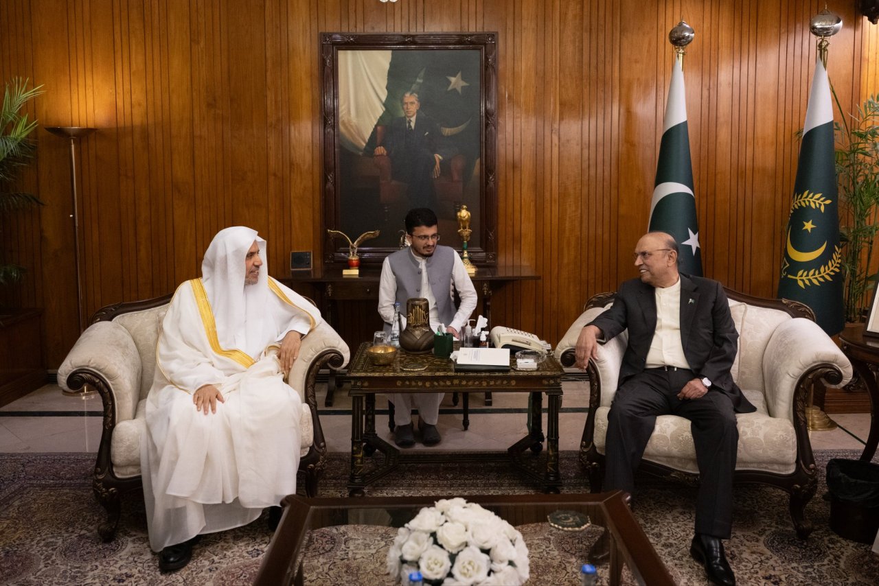 El Presidente de la República Islámica de Pakistán, el Sr. Asif Ali Zardari, recibió en el palacio presidencial de la capital Islamabad al Secretario General, Presidente del Consejo de Ulemas, el Sheij Mohammed Alissa.