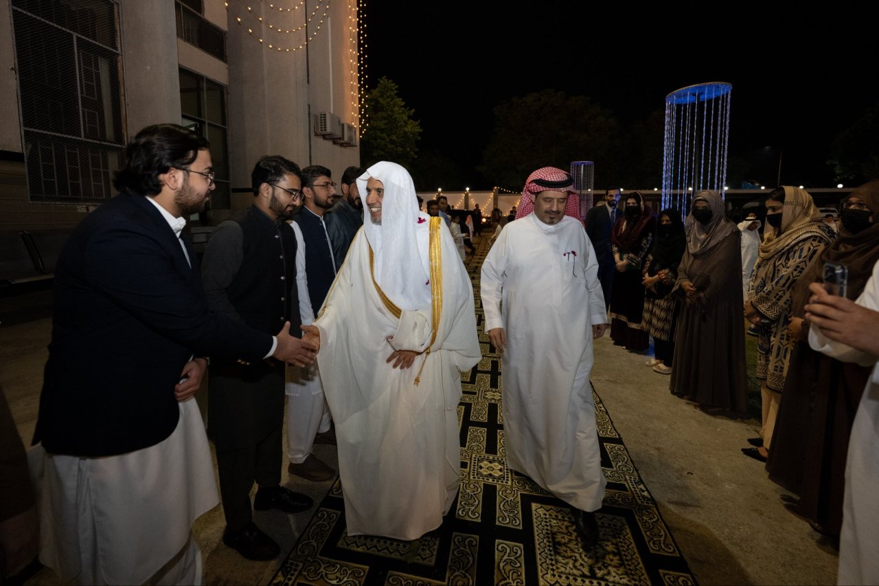 El Secretario General de la Liga del Mundo Islámico, Presidente del Consejo de Ulemas, el Sheij Mohammed Alissa visitó la Casa de los Huérfanos Ali Ibn Abi Talib, afiliada a la Ligadel Mundo Islamico en la República Islámica de Pakistán.