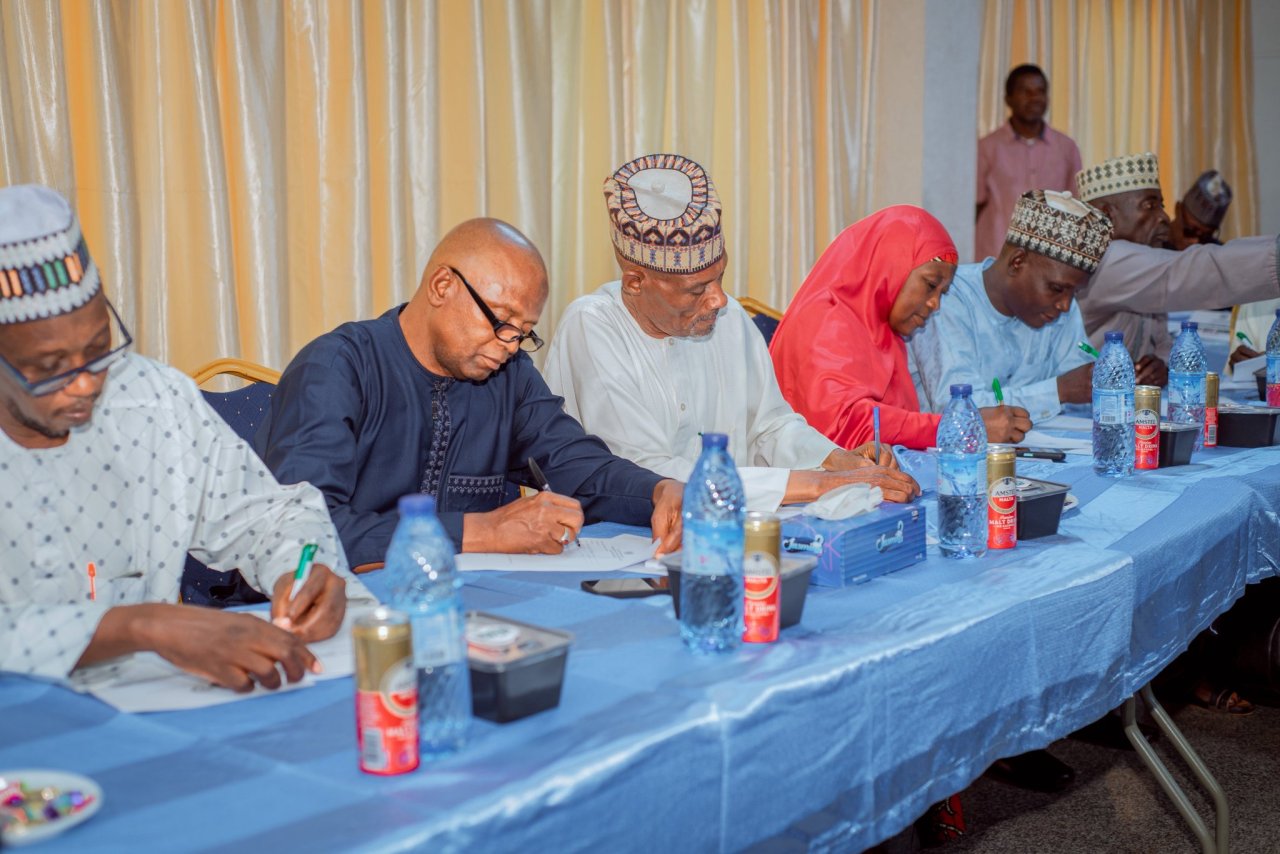 رابطہ عالم اسلامی  نائجیریا میں آنکھوں کے نرسنگ اور طبی عملے کے لئے ایک جامع تربیتی پروگرام کا انعقاد کر رہی ہے، جس کا بنیادی مقصد ان کی پیشہ ورانہ صلاحیتوں کو مستحکم کرنا اور بنیادی طبی نگہداشت کے معیار کو بلند کرنا ہے