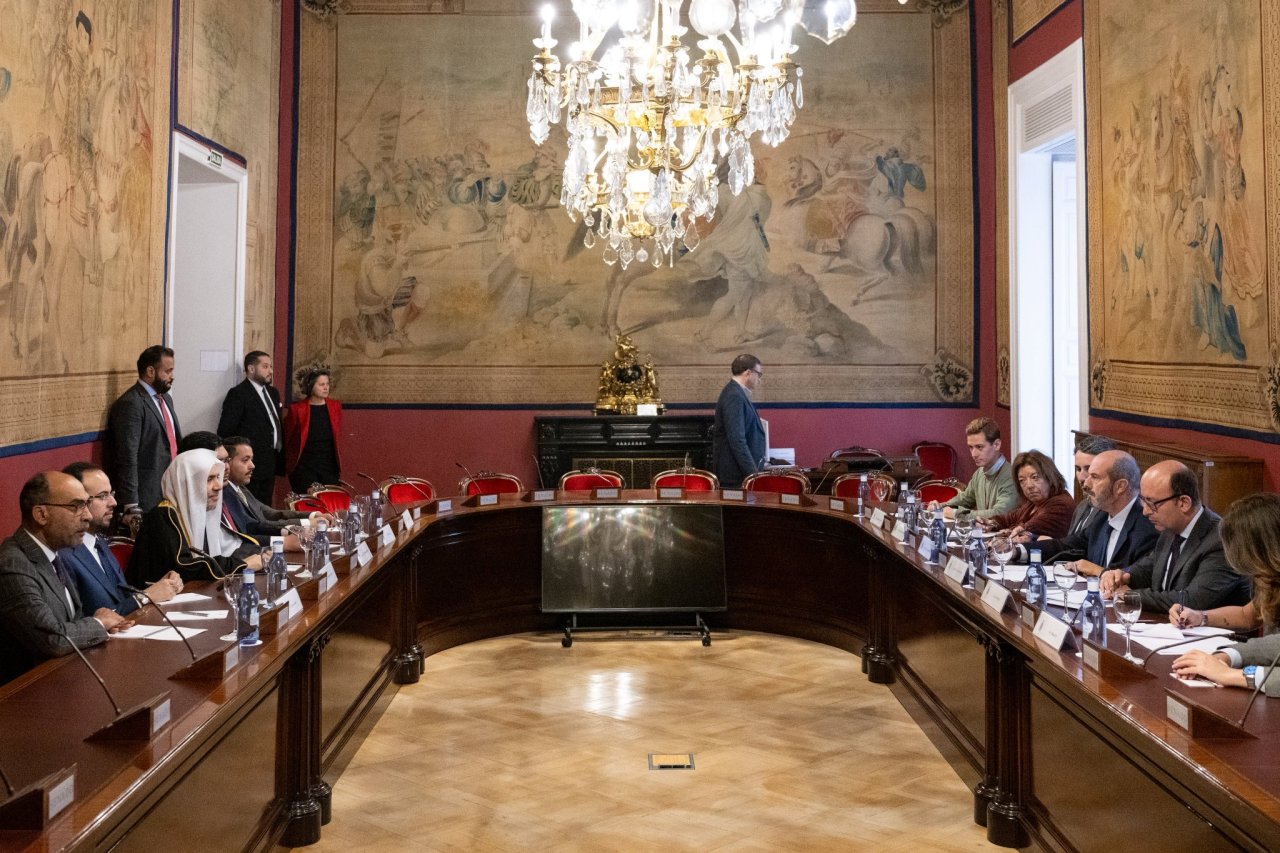 El Presidente del Senado español recibe al Secretario General de la Liga del Mundo Islámico