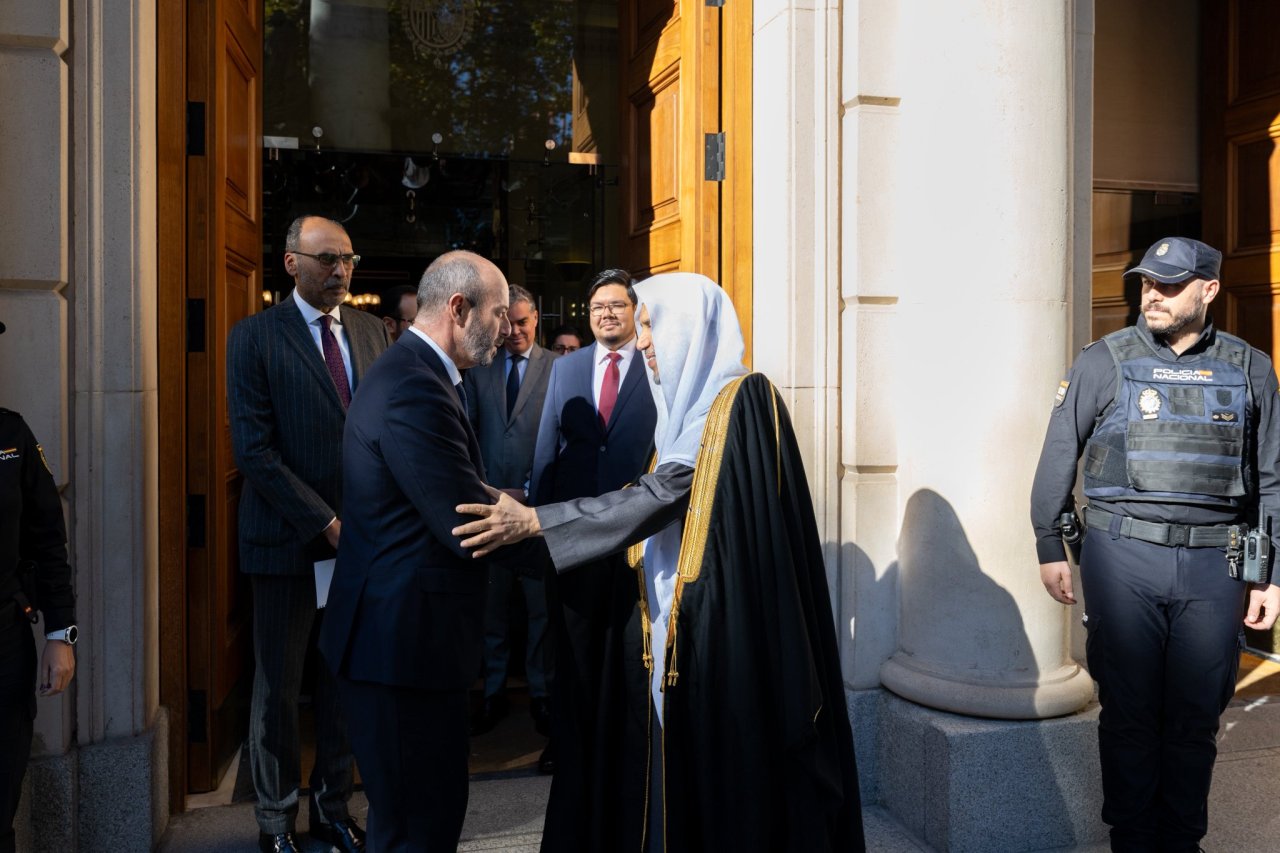 El Presidente del Senado español recibe al Secretario General de la Liga del Mundo Islámico
