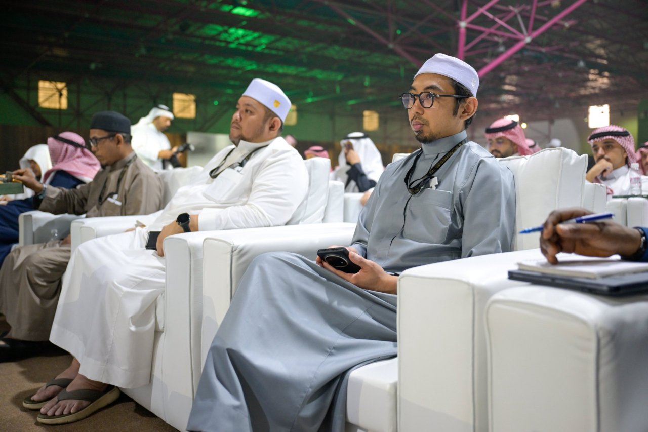 نظّمَتْ "هيئة الصحفيين السعوديين" محاضرةً وحوارًا مع معالي الأمين العام، رئيس هيئة علماء المسلمين، فضيلة الشيخ د.⁧‫محمد العيسى‬⁩ ‬⁩، تحت عنوان: "الوسطيّة السعوديّة: من المنهج الفقهي إلى الرِّيادة العالميّة"