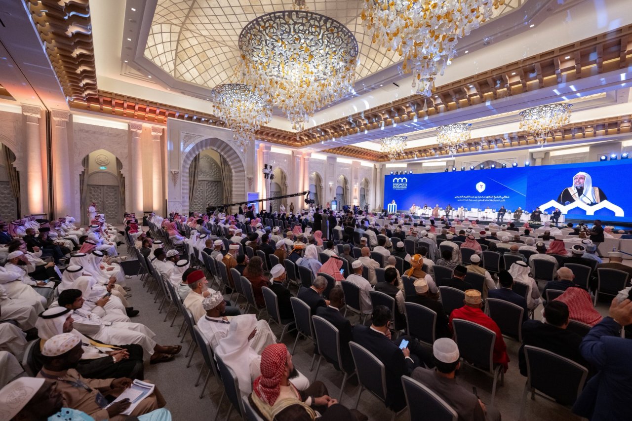 تُواصل ⁧‫رابطة العالم الإسلامي‬⁩ جهودَها في تعزيز وحدة الأمّة الإسلامية، ونبْذ أسباب الفُرقة والاختلاف، وترسيخ قِيَم الاحترام والتفاهم بين مختلف المذاهب الإسلامية، وذلك من خلال مُؤتمراتِها ومبادراتها وبرامجها؛ التزامًا بما تضمّنَتْهُ وثيقة "بناء الجسور بين المذاهب الإسلامية"