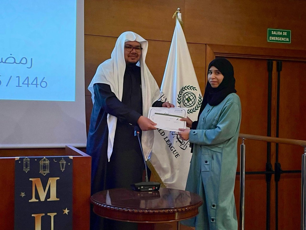 كرَّم مركزُ ⁧‫رابطة العالم الإسلامي‬⁩ &quot;المركز الثقافي الأندلسي بمدينة مالقا الإسبانية&quot; الفائزين بالمسابقة الرمضانية السنويَّة في حفظ وتجويد القرآن الكريم، لمختلف الفئات العمرية من الجنسين