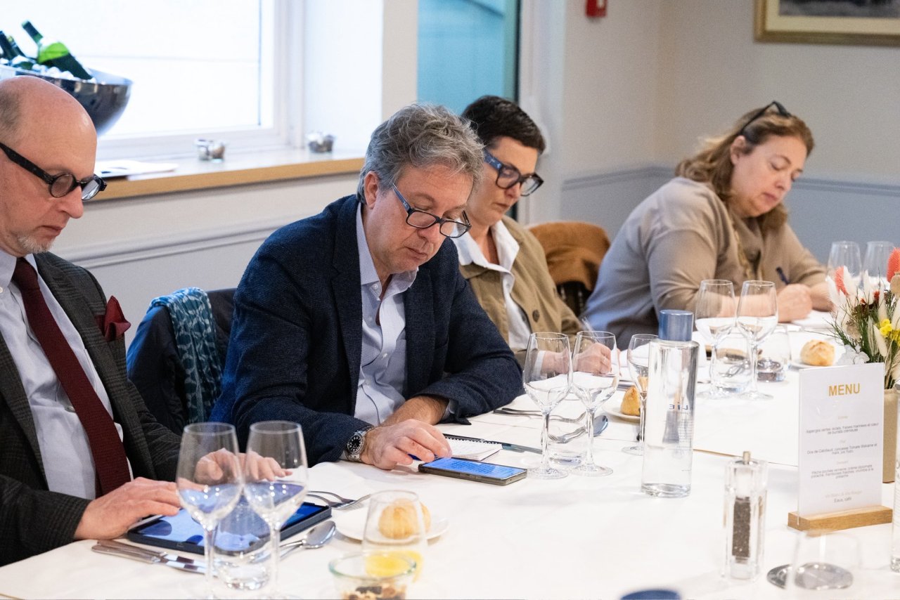 جناب آقای دکتر شیخ محمد العیسی در گفت‌وگویی با رسانه‌های خبری، خبرگزاری و رادیوی فرانسه با حضور خبرنگارانی از کشورهای مختلف، به بررسی شماری از مسائل فکری و اصطلاحات دینیِ رایج و دچار سوء‌فهم پرداخت: