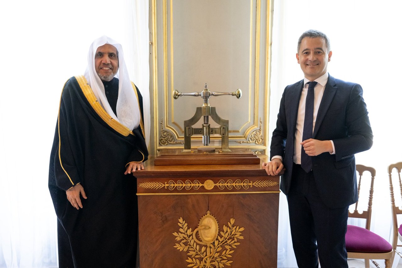 در چارچوب پاسخ‌گویی جناب آقای دکتر شیخ محمد العیسی به دعوت بزرگ‌ترین مراکز اندیشه و مطالعات ؛ که دارای نفوذ و تأثیر جهانی هستند، با هدف بررسی مجموعه‌ای از مسائل معاصر و نوپدید مرتبط با مأموریت‌های سازمان همبستگی جهان اسلام