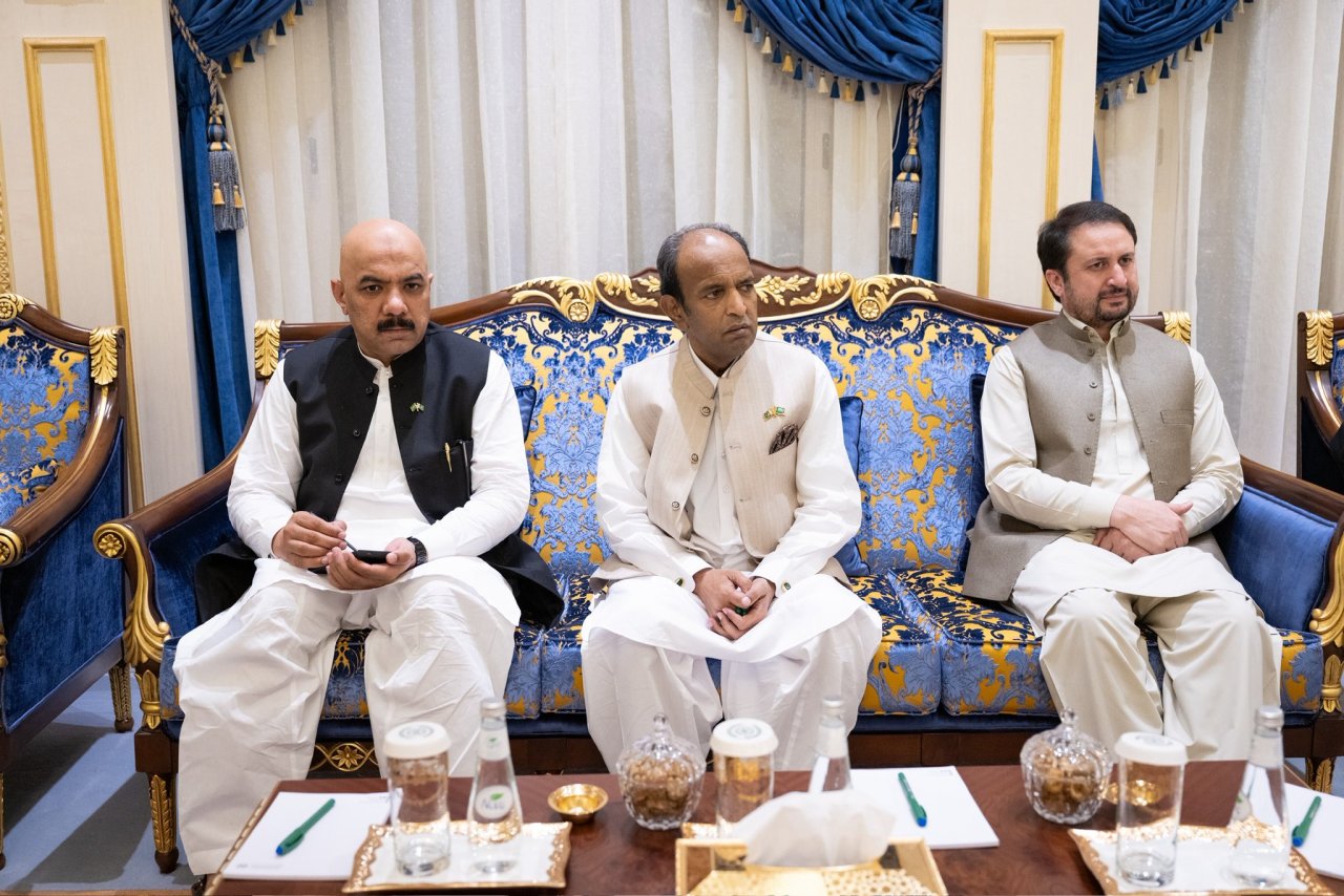 Yang Mulia Sekretaris Jenderal LMD, Ketua Organisasi Ulama Muslim, Syekh Dr. Mohammed Alissa, menerima kunjungan Yang Mulia Ketua Parlemen Pakistan, Tuan Sardar Ayaz Sadiq.