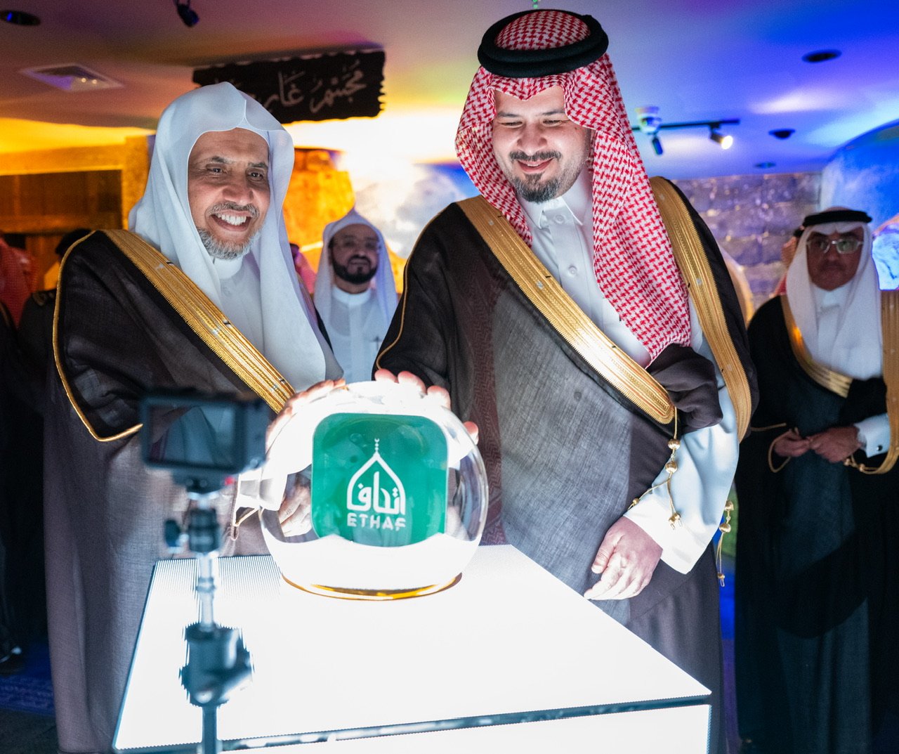 در موزه سیره نبوی شریف وابسته به سازمان همبستگی جهان اسلام و در جوار حرم نبوی شریف:  شاهزاده سلمان بن سلطان بن عبدالعزیز، امیر منطقه مدینه منوره، بخش‌های جدید ساختمان اصلی موزه بین‌المللی سیره نبوی را افتتاح کرد