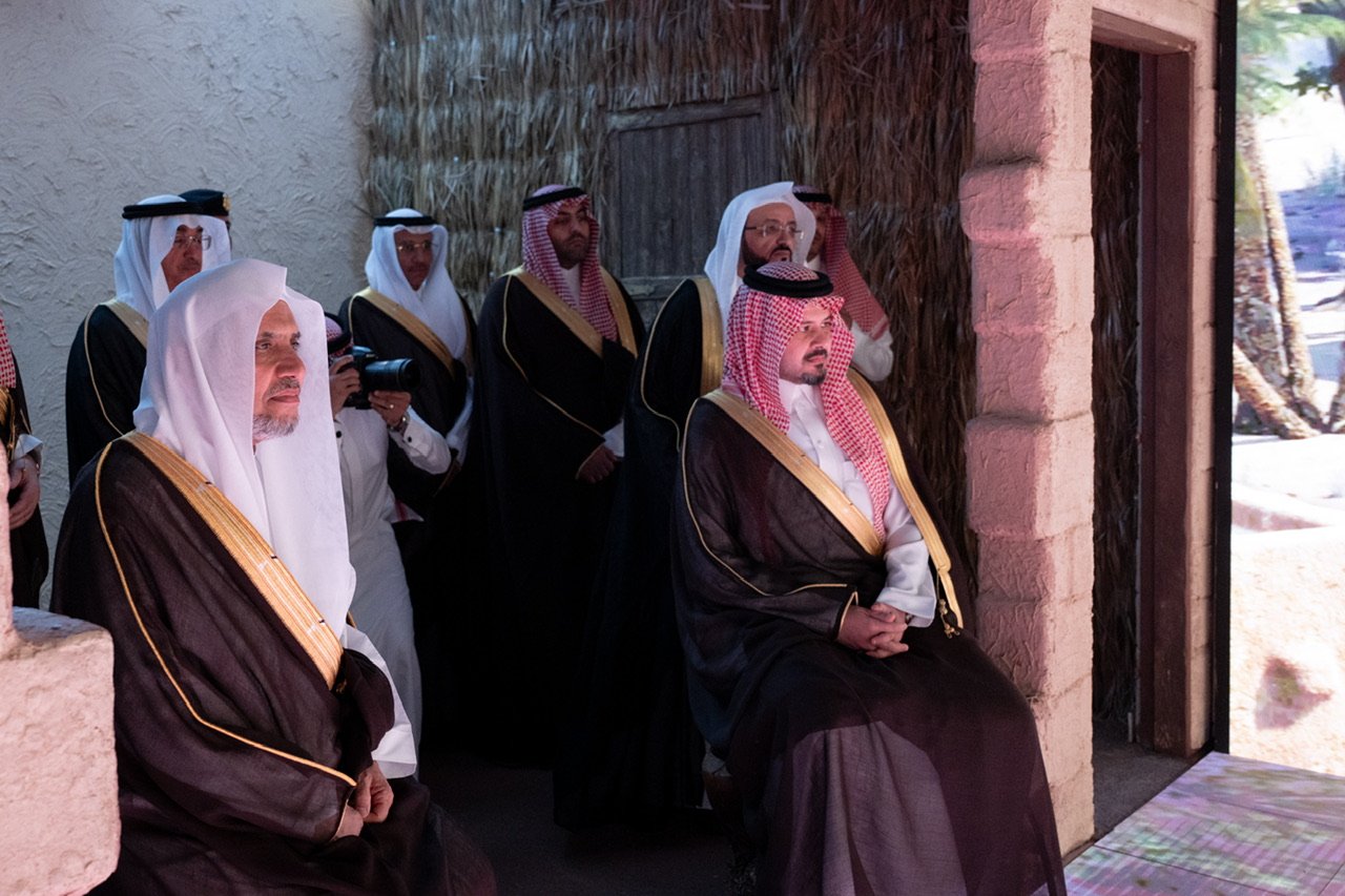 در موزه سیره نبوی شریف وابسته به سازمان همبستگی جهان اسلام و در جوار حرم نبوی شریف:  شاهزاده سلمان بن سلطان بن عبدالعزیز، امیر منطقه مدینه منوره، بخش‌های جدید ساختمان اصلی موزه بین‌المللی سیره نبوی را افتتاح کرد