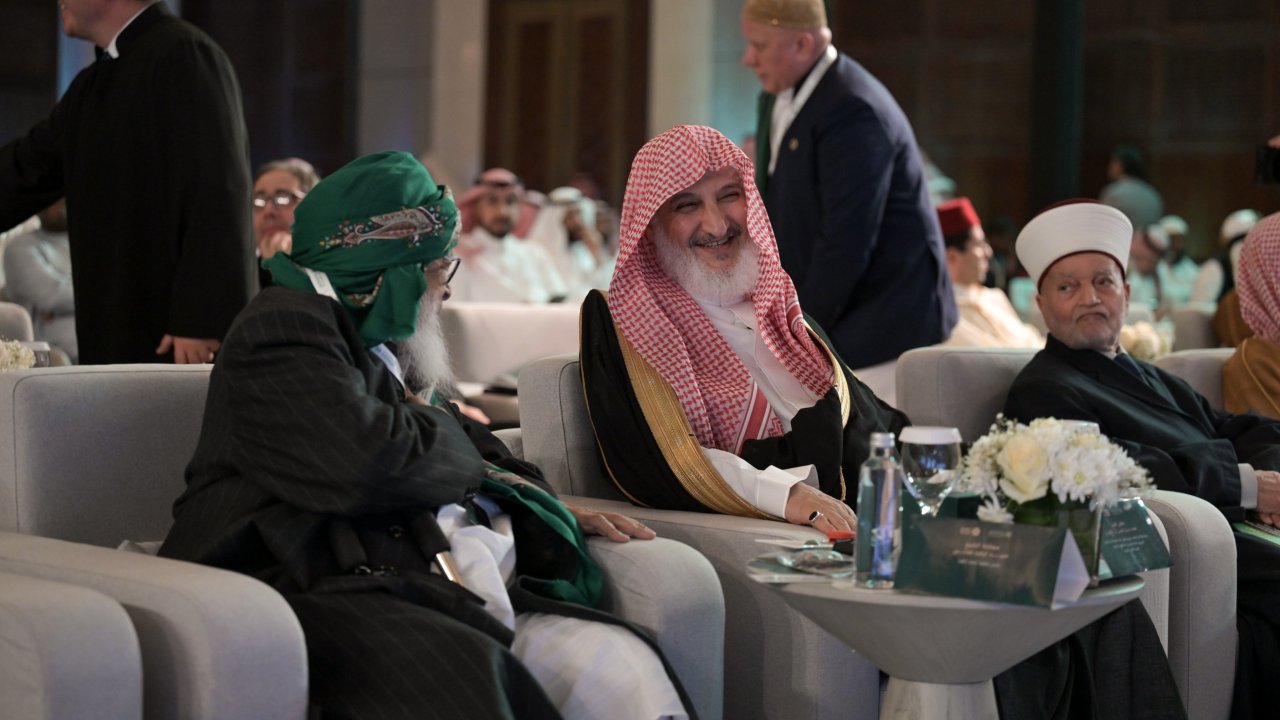 ‏امت مسلمہ کی دینی ضرورتوں کی خدمت کے لئے ایک جامع ڈیجیٹل پیش رفت، جو بین الاقوامی شرعی سرپرستی اور اسلامی فقہ کونسل کی باقاعدہ منظوری پر قائم ہے: ‏ڈیجیٹل پلیٹ فارم ”منہاج“... مکہ سے دنیا تک۔