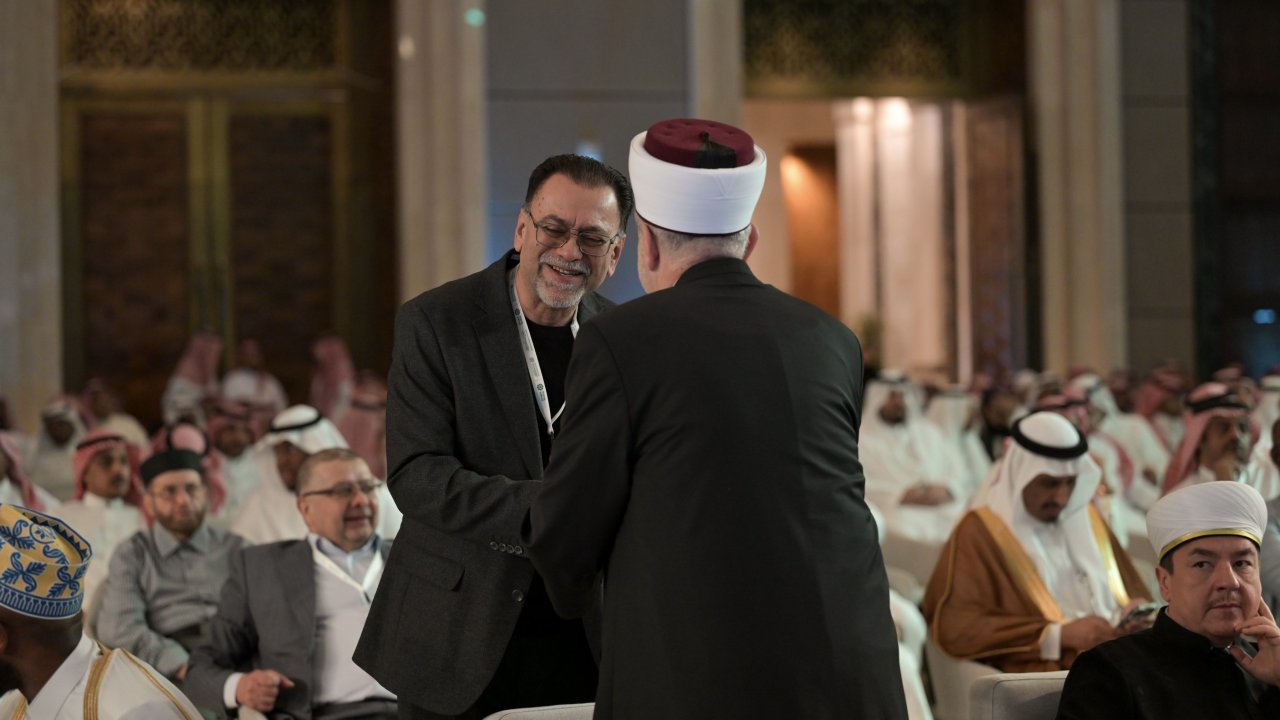 ‏امت مسلمہ کی دینی ضرورتوں کی خدمت کے لئے ایک جامع ڈیجیٹل پیش رفت، جو بین الاقوامی شرعی سرپرستی اور اسلامی فقہ کونسل کی باقاعدہ منظوری پر قائم ہے: ‏ڈیجیٹل پلیٹ فارم ”منہاج“... مکہ سے دنیا تک۔