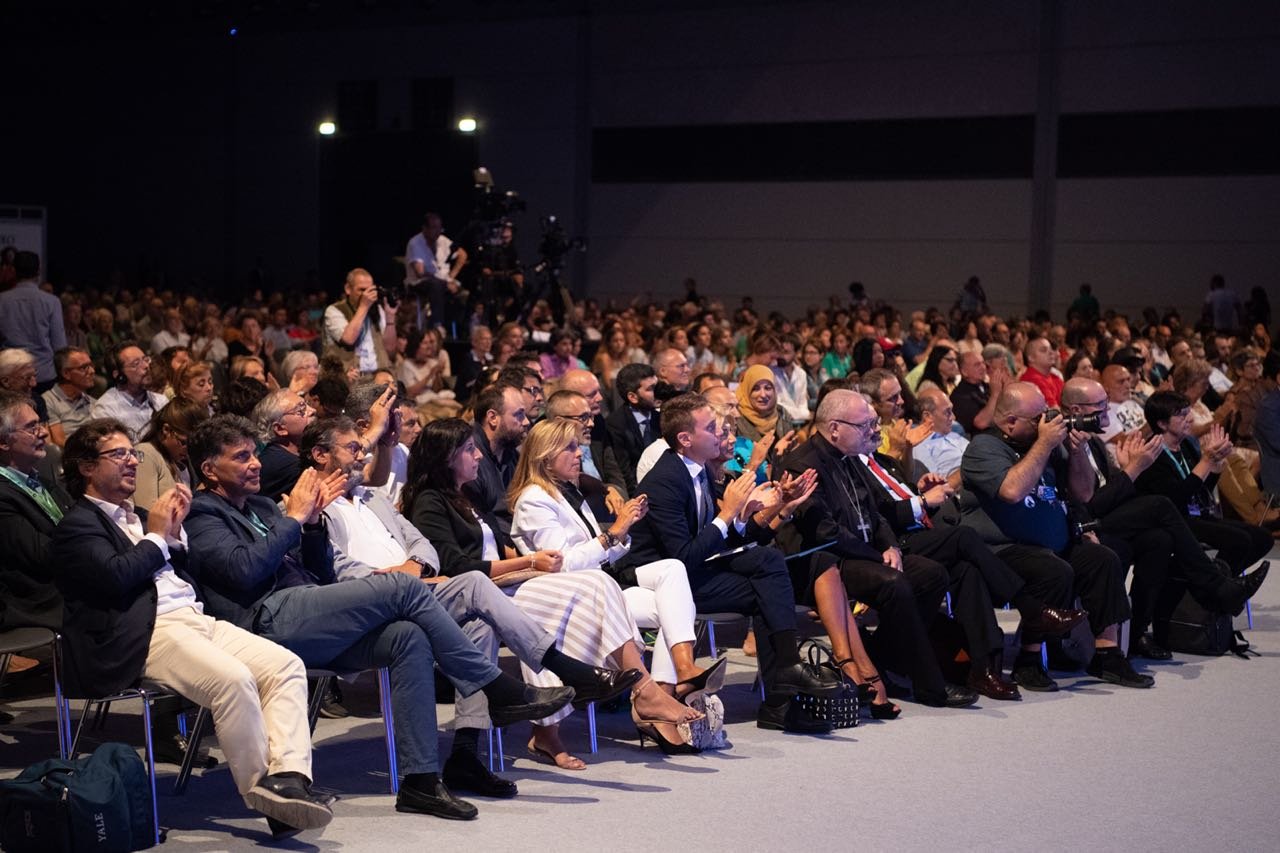 La Ligue islamique mondiale a été choisie, en Italie,  pour parler au nom de la civilisation musulmane lors d'une réunion consacrée à « La construction de ponts de dialogue entre les civilisations»