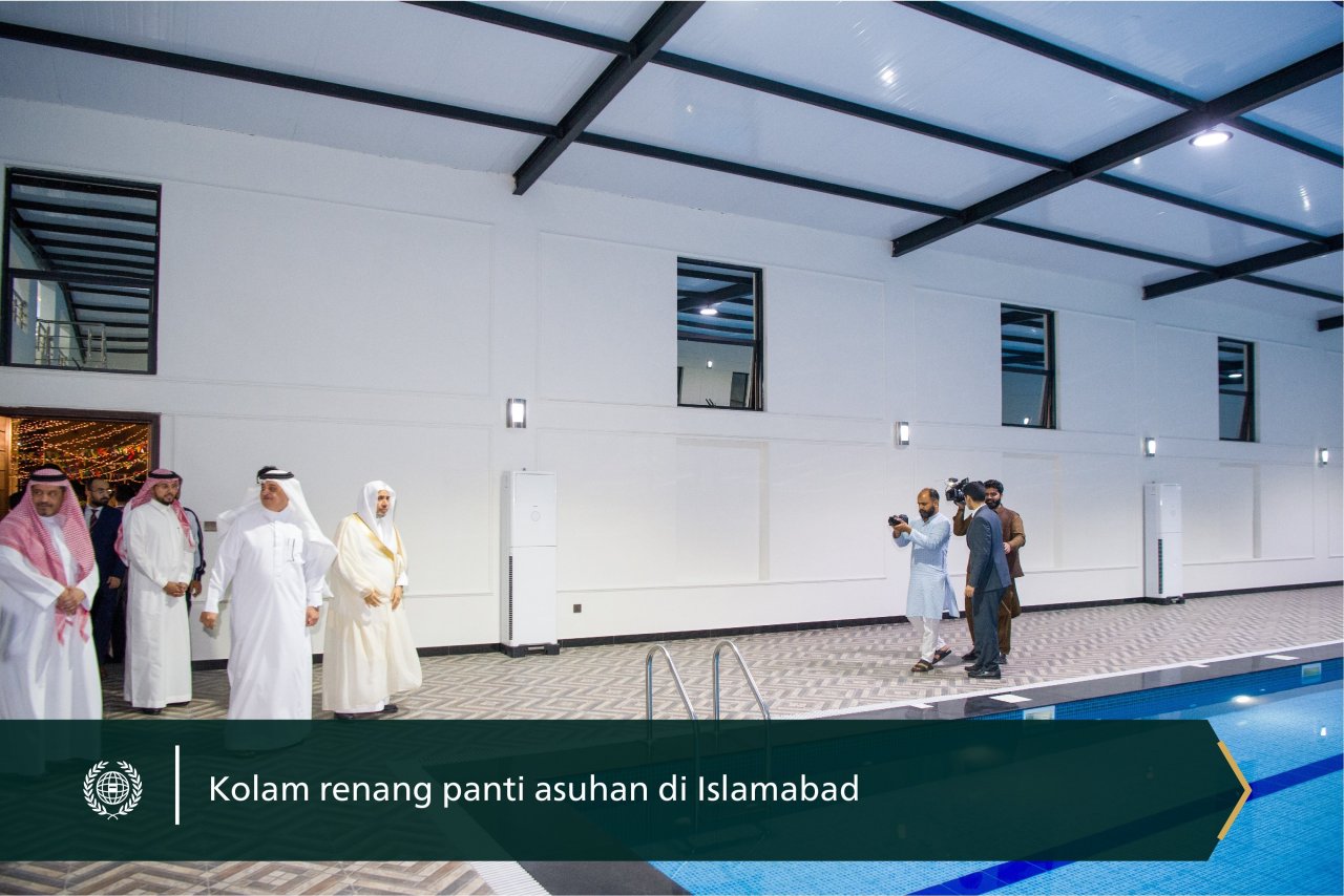 تصاویری از تبریک گویی عید جناب دبیرکل سازمان همبستگی جهان اسلام، آقای دکتر شیخ محمد العیسی به کودکان یتیم خانه «علی بن ابی طالب رضی الله عنه» در پاکستان، که بیش از 4600 یتیم از آن بهره مند می گردند: