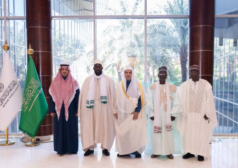 Dr. Al-Issa Receives Delegation from African Islamic Union