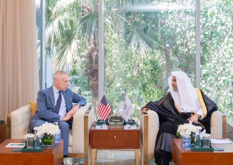  His Excellency Sheikh Dr. Mohammed Al-Issa, Secretary-General of the MWL and Chairman of the Organization of Muslim Scholars, met with His Excellency Mr. Michael Alan Ratney, Ambassador of the United States to the Kingdom of Saudi Arabia