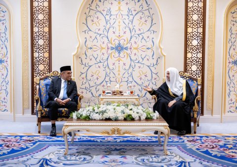 His Excellency Mr. Ahmad Muzani, Speaker of the People's Consultative Assembly and Secretary-General of the Great Indonesia Movement Party, visited the headquarters of the Muslim World League (MWL) in Makkah