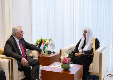 This afternoon in his office in Riyadh, His Excellency Sheikh Dr. Mohammed Al-Issa, Secretary-General of the Muslim World League and Chairman of the Organization of Muslim Scholars, met with His Excellency Mr. Mazen Ghoneim