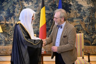 Le Secrétaire général et président de l’Organisation des savants musulmans, le cheikh Mohammed Al-Issa , a rencontré le président du Parlement fédéral belge, M. Peter De Roover, au siège du Parlement, à Bruxelles