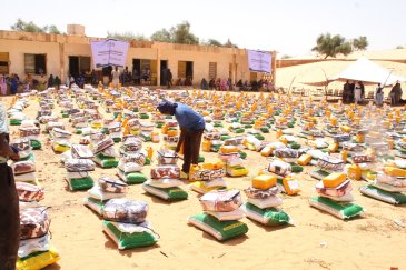 Respuesta urgente a la solicitud del gobierno de Mauritania: La Liga del Mundo Islámico ha implementado un programa de distribución de cestas alimentarias en Mauritania, en coordinación con las autoridades competentes, con el fin de mitigar los graves daños ocasionados por las lluvias torrenciales y las inundaciones, que provocaron el derrumbe de viviendas y afectaron a miles de familias.